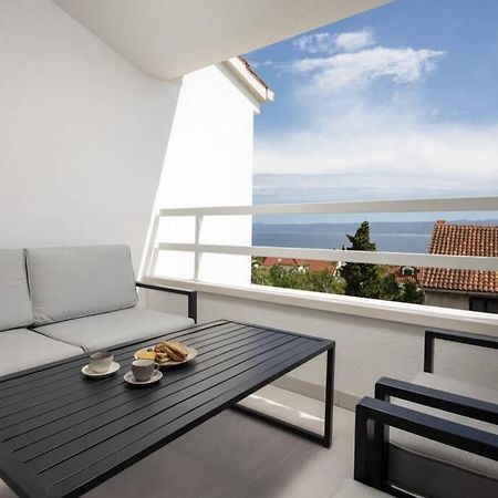 Holiday In Bol **** Yellow Bagian luar foto