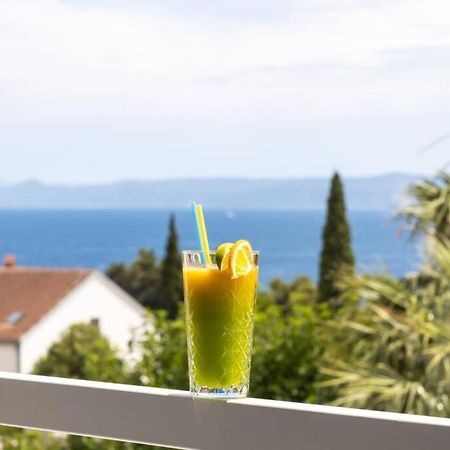 Holiday In Bol **** Yellow Bagian luar foto